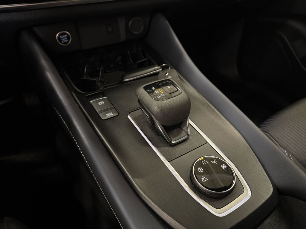 Nissan Qashqai 2024 Punainen