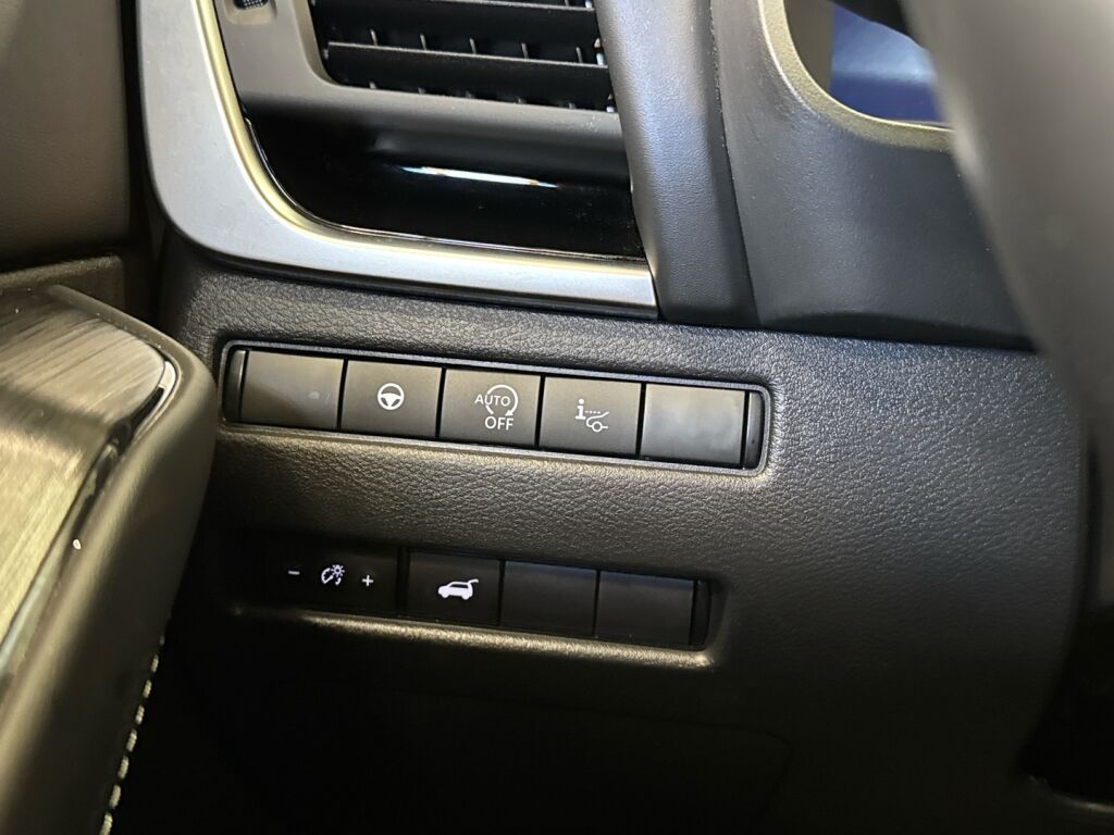 Nissan Qashqai 2024 Punainen