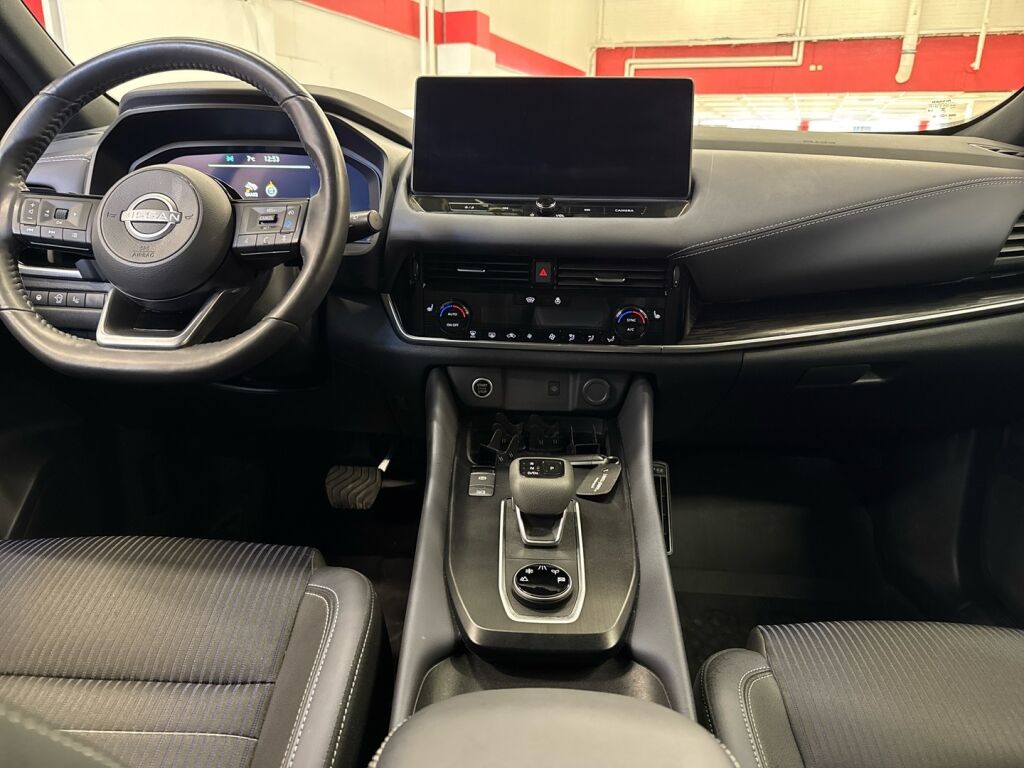 Nissan Qashqai 2024 Punainen