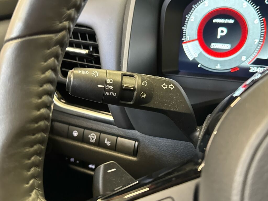Nissan Qashqai 2024 Punainen