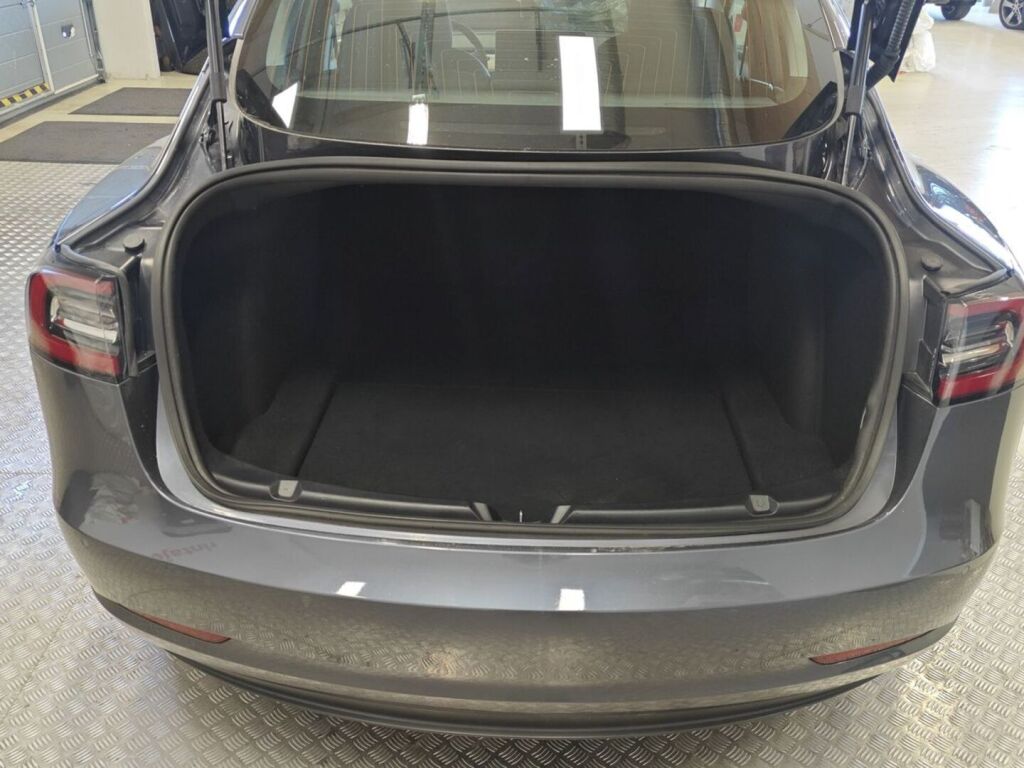 Tesla Model 3 2020 Harmaa