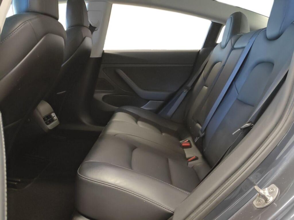 Tesla Model 3 2020 Harmaa