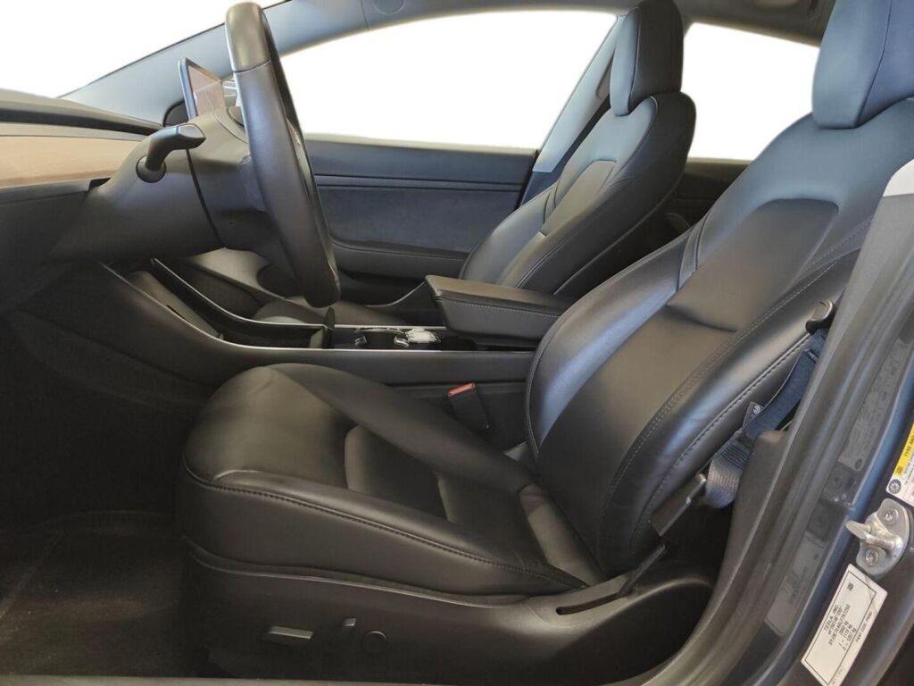 Tesla Model 3 2020 Harmaa