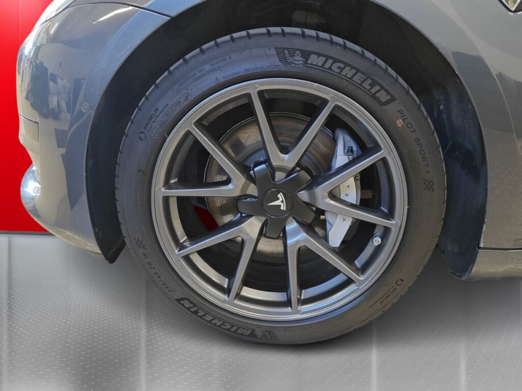 Tesla Model 3 2020 Harmaa