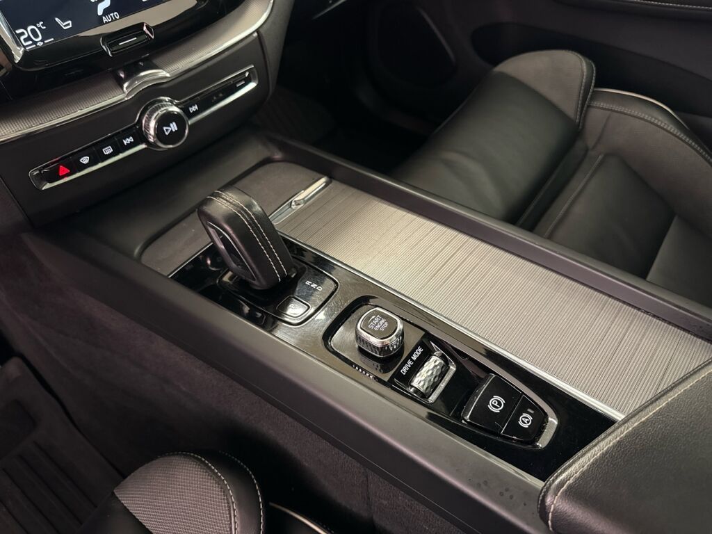 Volvo XC60 2020 Valkoinen