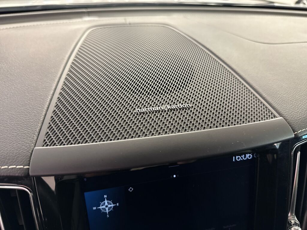 Volvo XC60 2020 Valkoinen