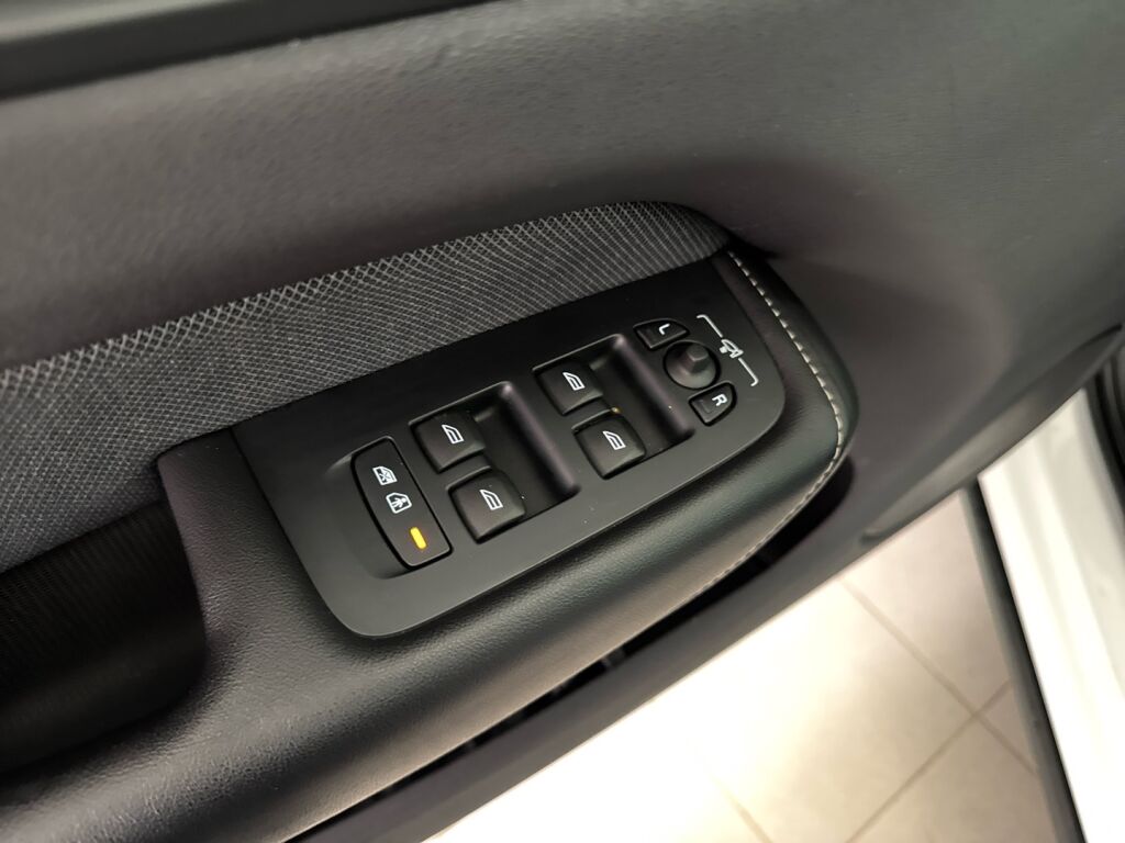 Volvo XC60 2020 Valkoinen