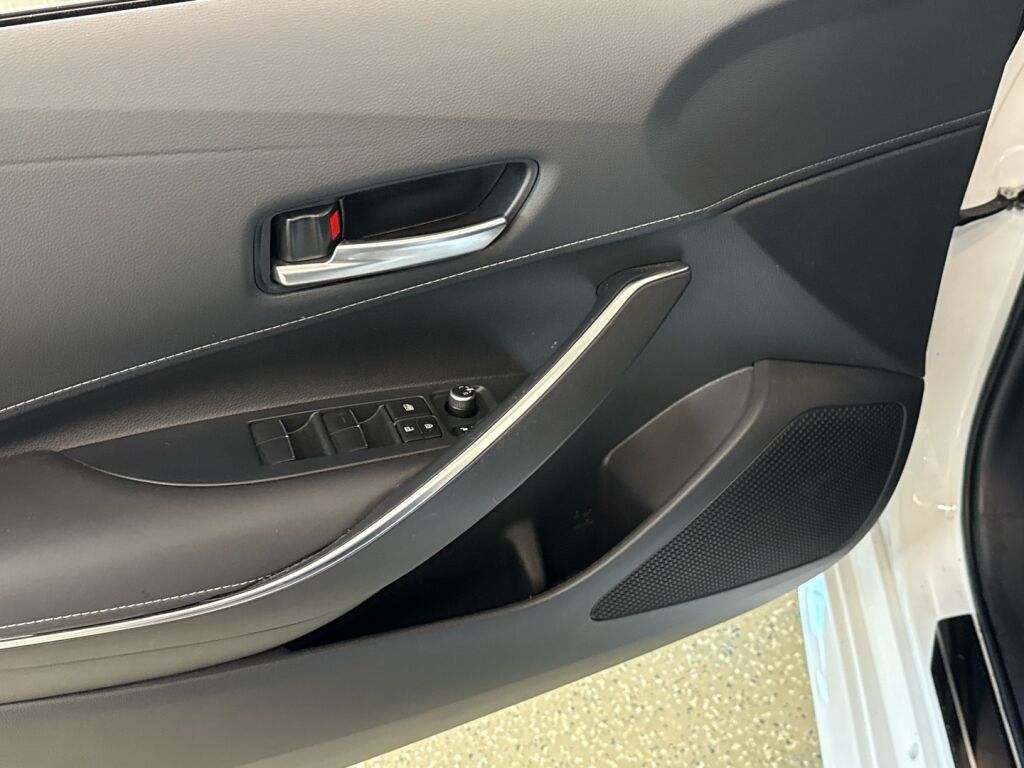 Toyota Corolla 2024 Valkoinen