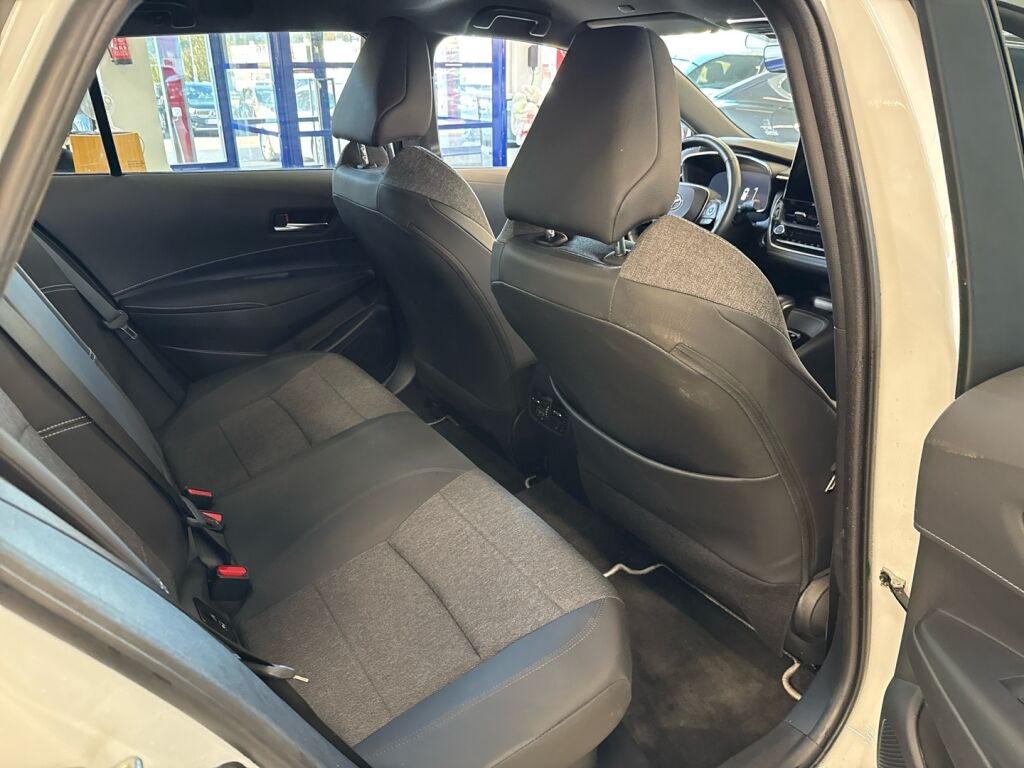 Toyota Corolla 2024 Valkoinen