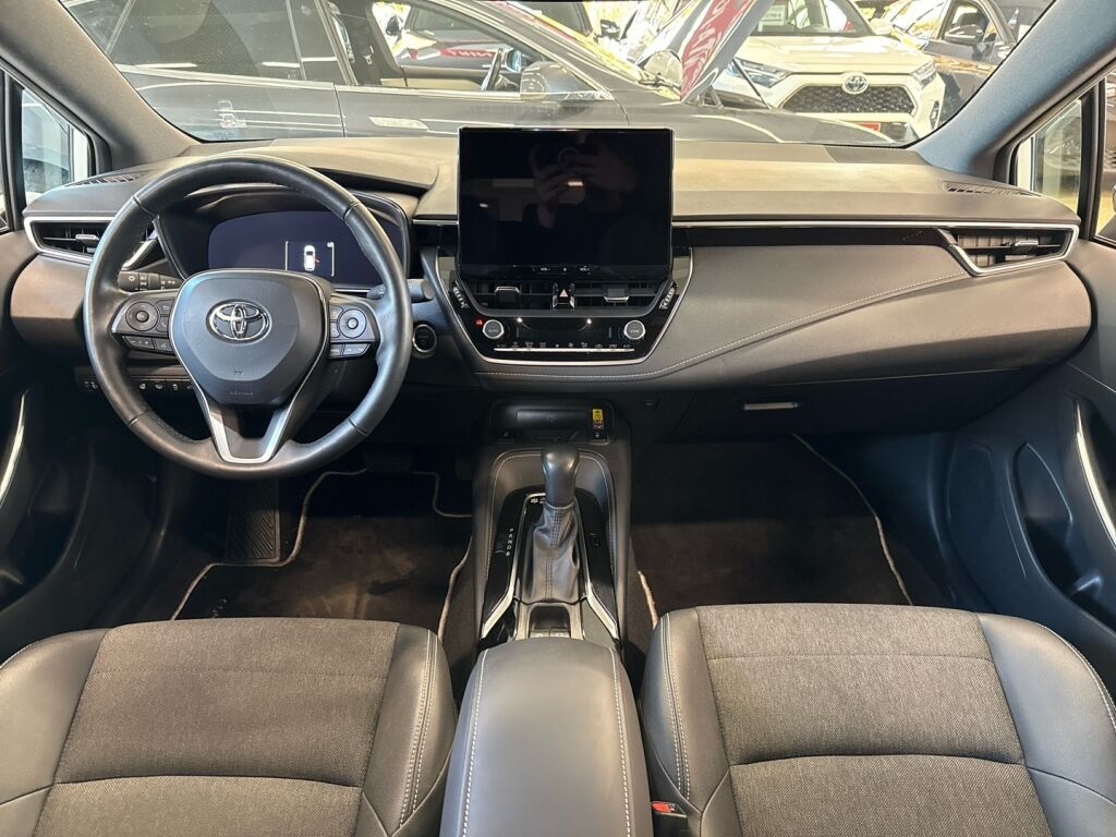 Toyota Corolla 2024 Valkoinen