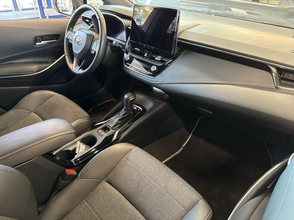 Toyota Corolla 2024 Valkoinen