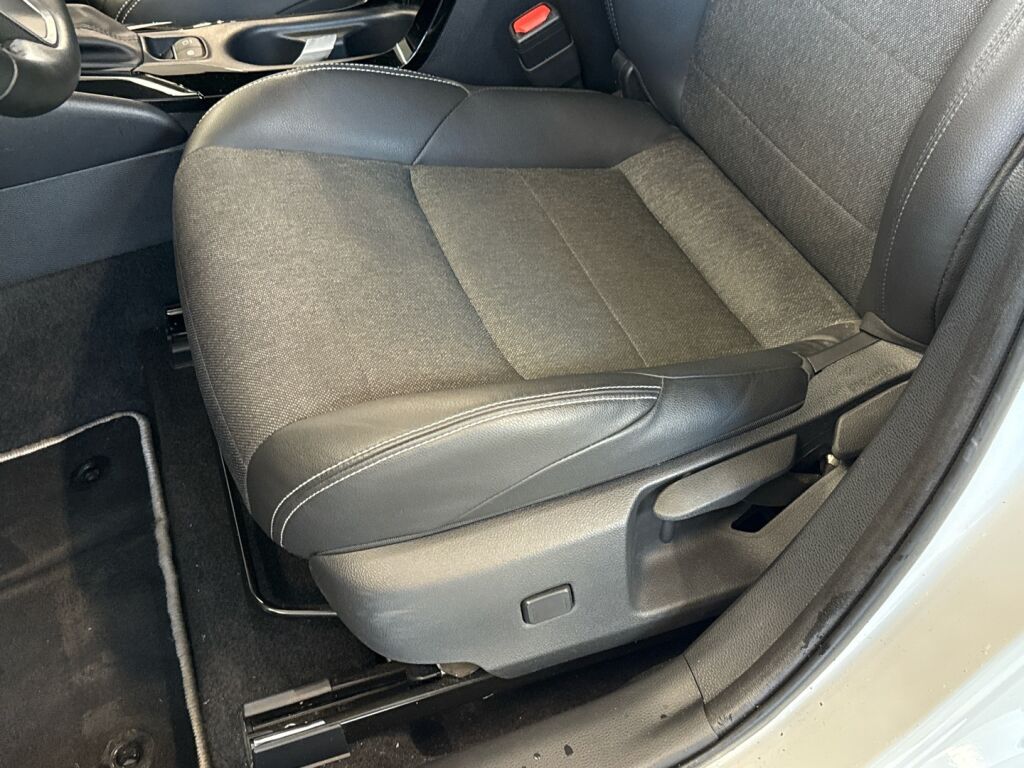 Toyota Corolla 2024 Valkoinen