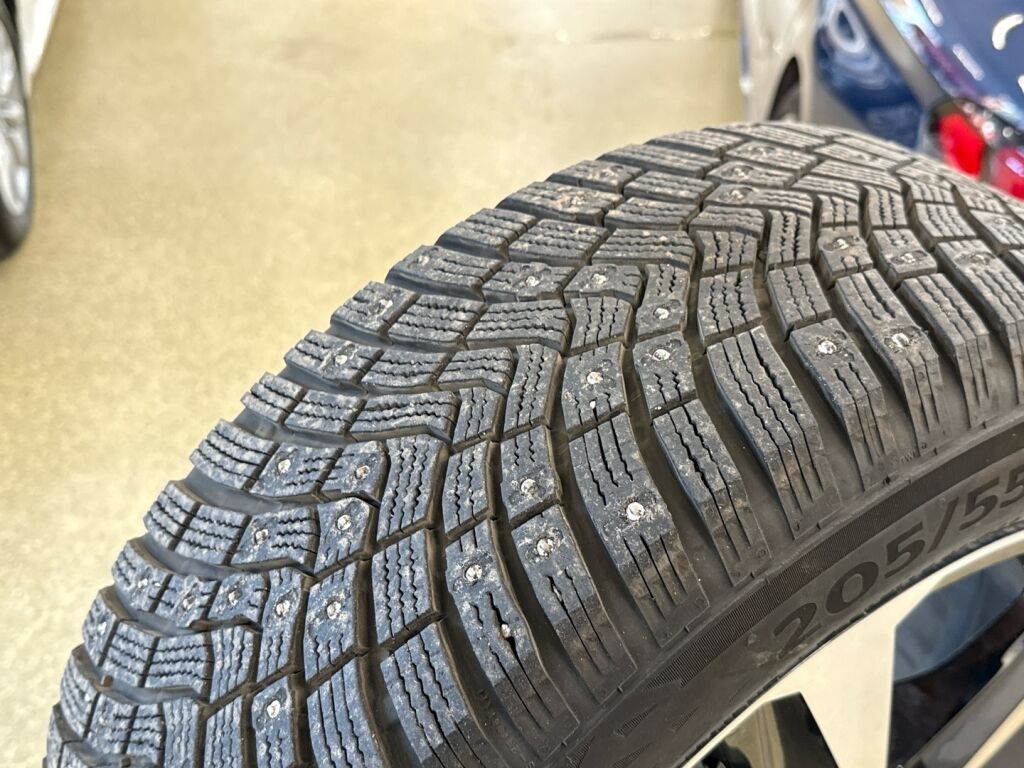 Toyota Corolla 2024 Valkoinen