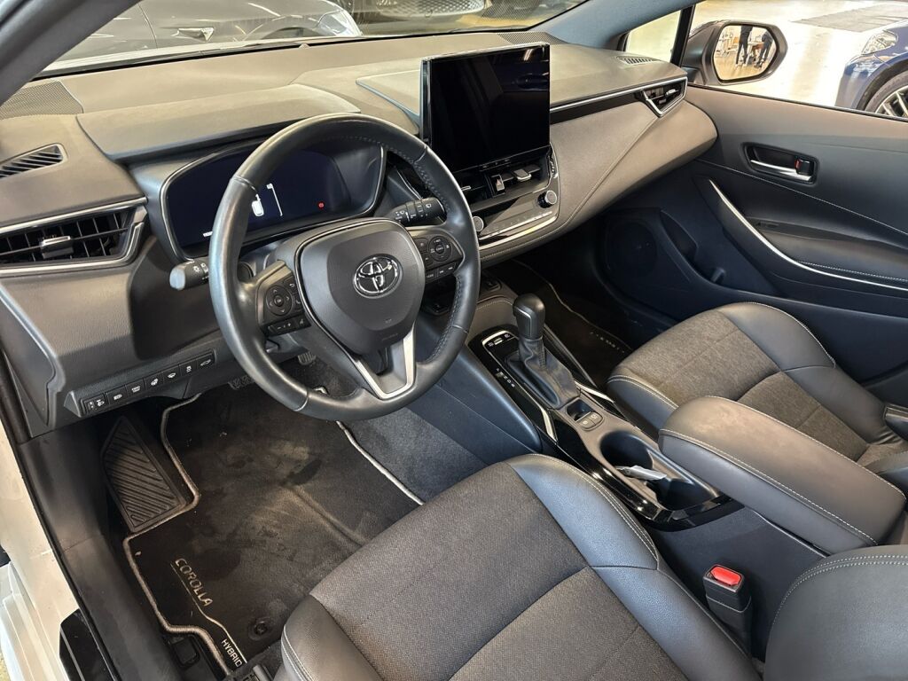 Toyota Corolla 2024 Valkoinen