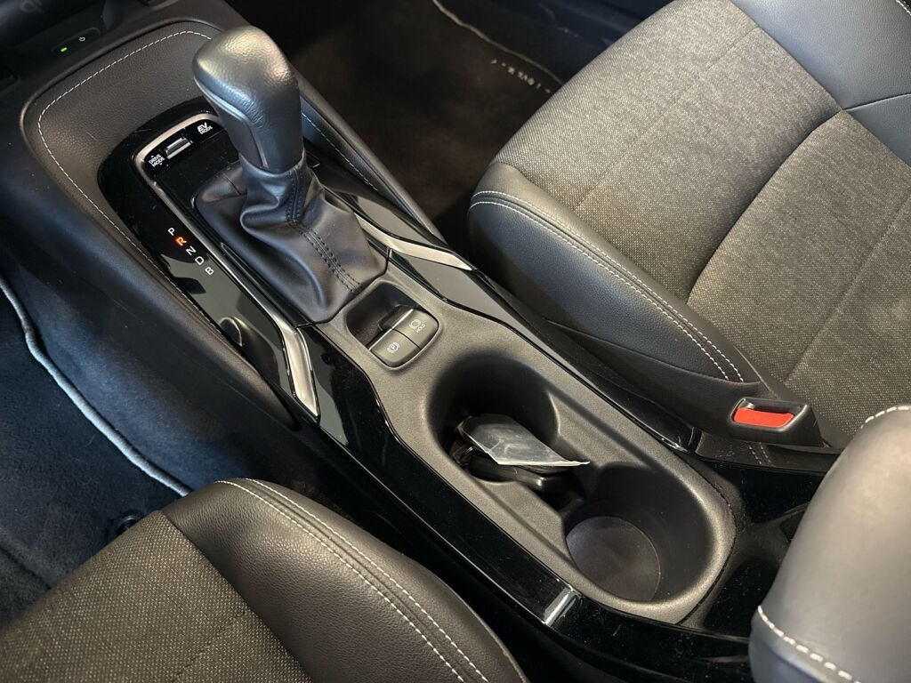 Toyota Corolla 2024 Valkoinen