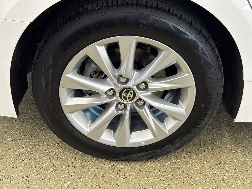 Toyota Corolla 2024 Valkoinen