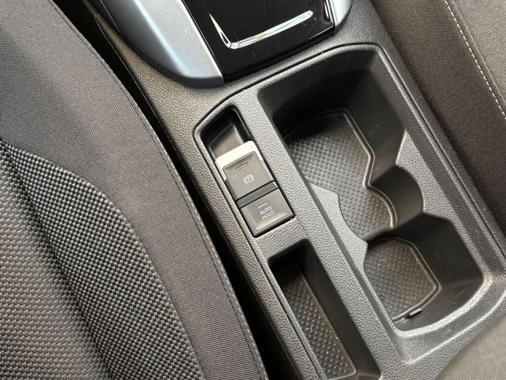 Volkswagen T-Roc 2024 Musta