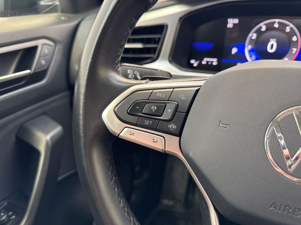 Volkswagen T-Roc 2024 Musta
