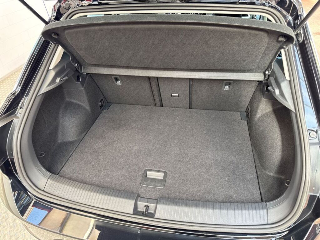 Volkswagen T-Roc 2024 Musta