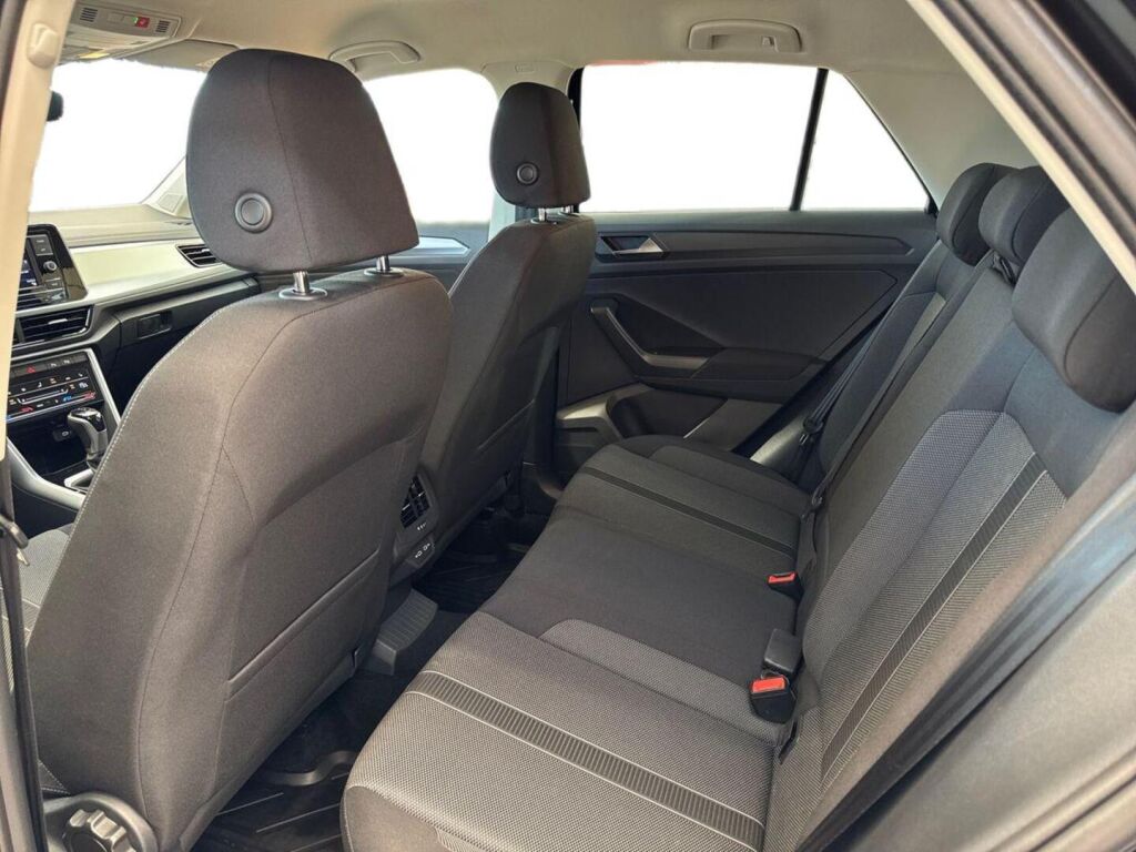 Volkswagen T-Roc 2024 Musta