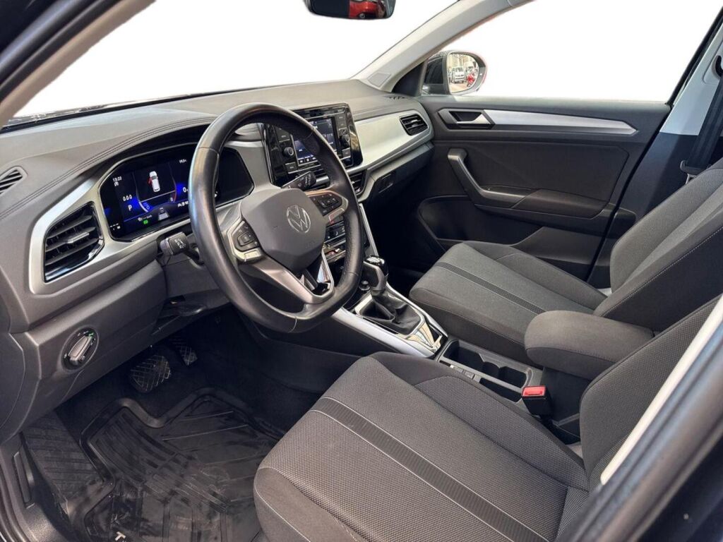 Volkswagen T-Roc 2024 Musta