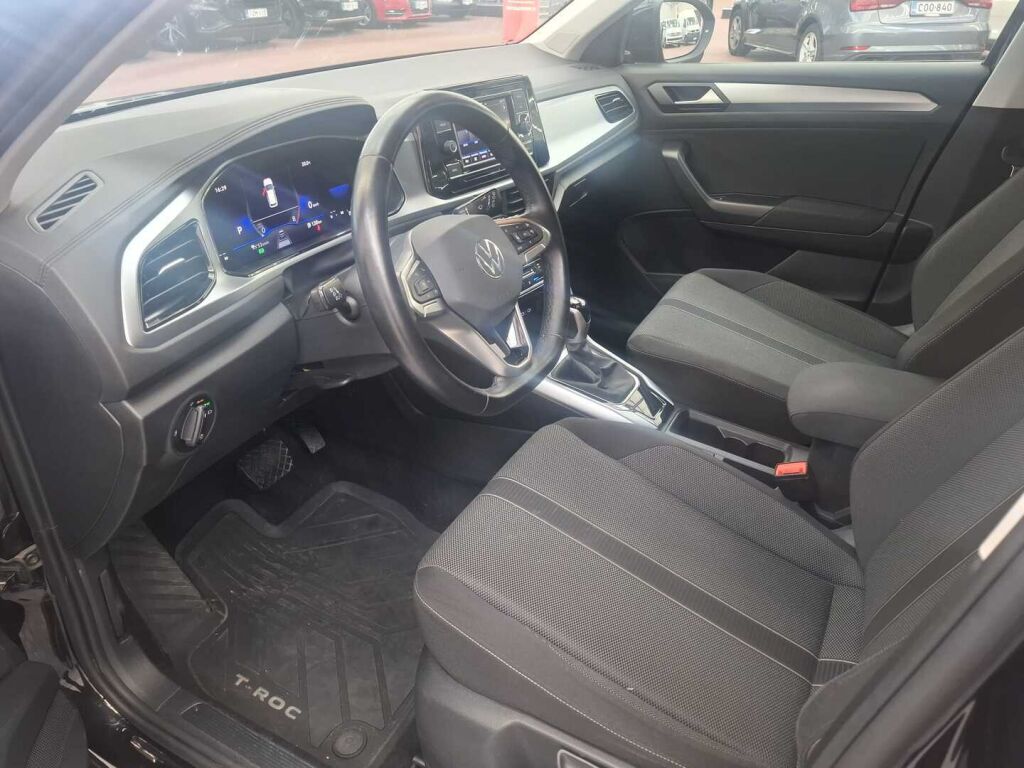 Volkswagen T-Roc 2024 Musta
