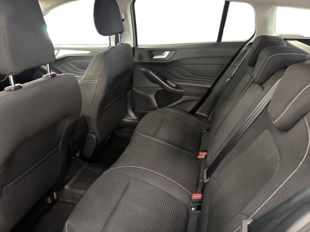 Ford Focus 2024 Harmaa