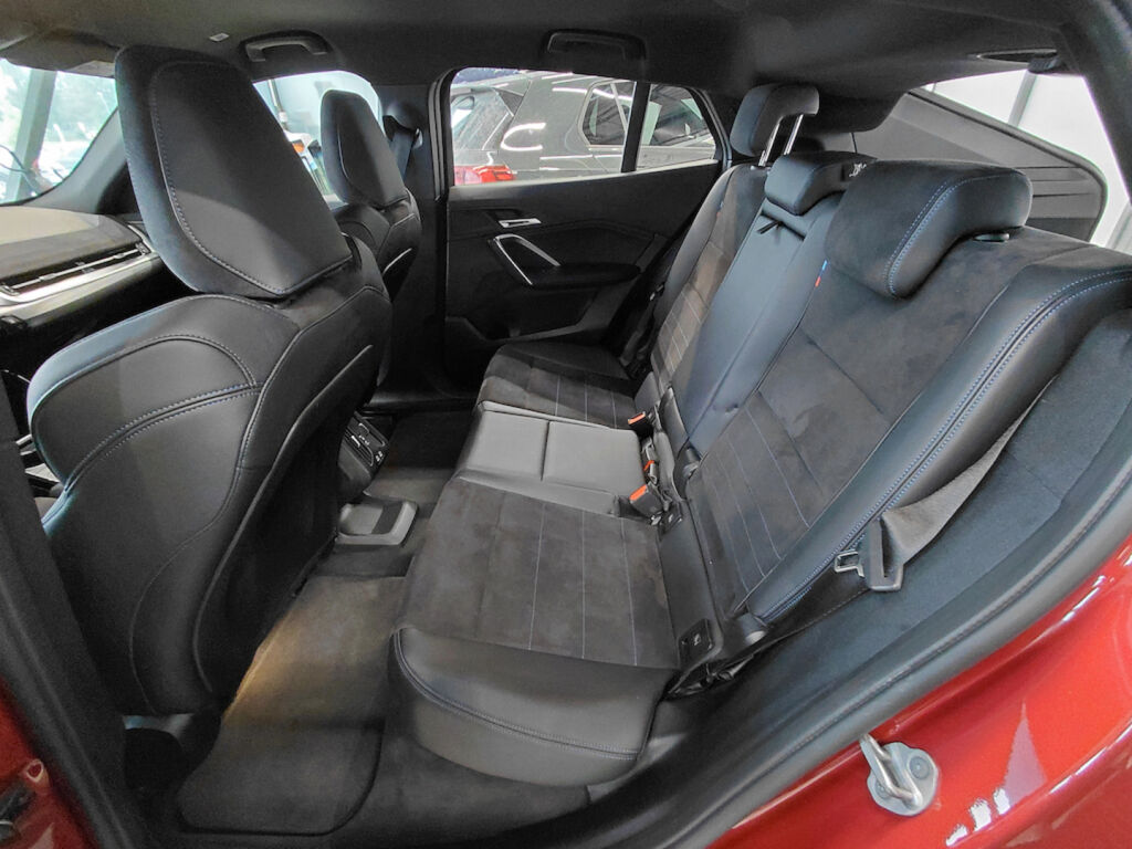 BMW iX2 2025 Punainen