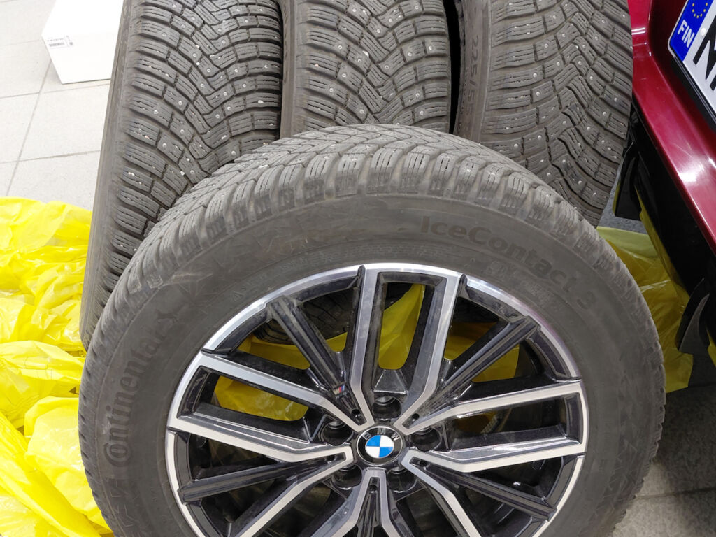 BMW iX2 2025 Punainen
