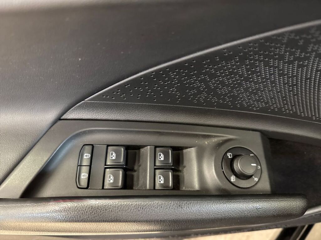 Skoda Enyaq 2025 Musta