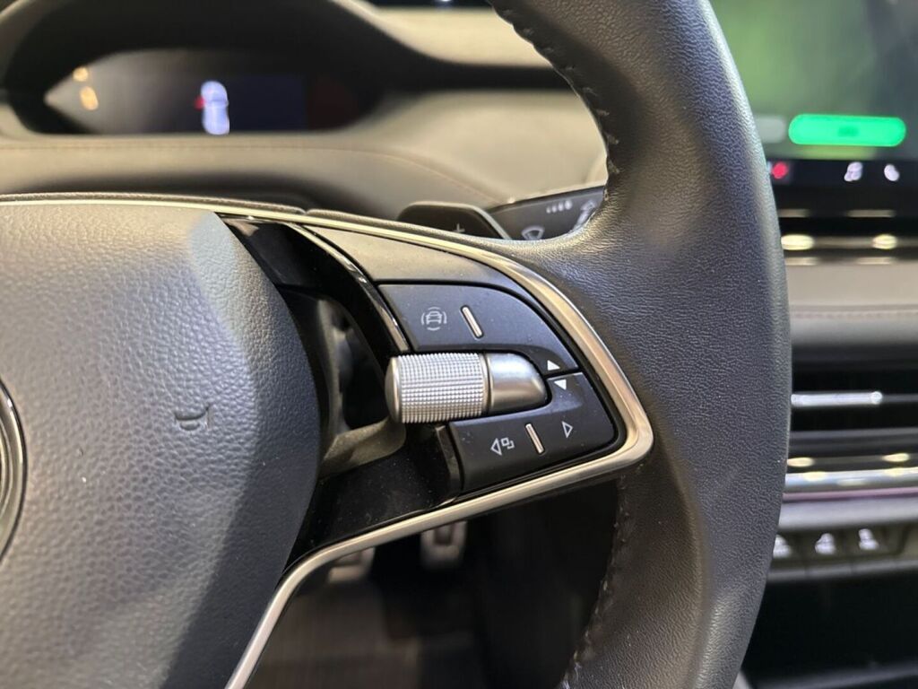 Skoda Enyaq 2025 Musta