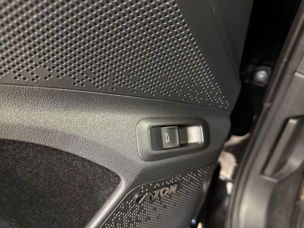 Skoda Enyaq 2025 Musta