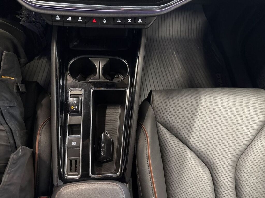 Skoda Enyaq 2025 Musta