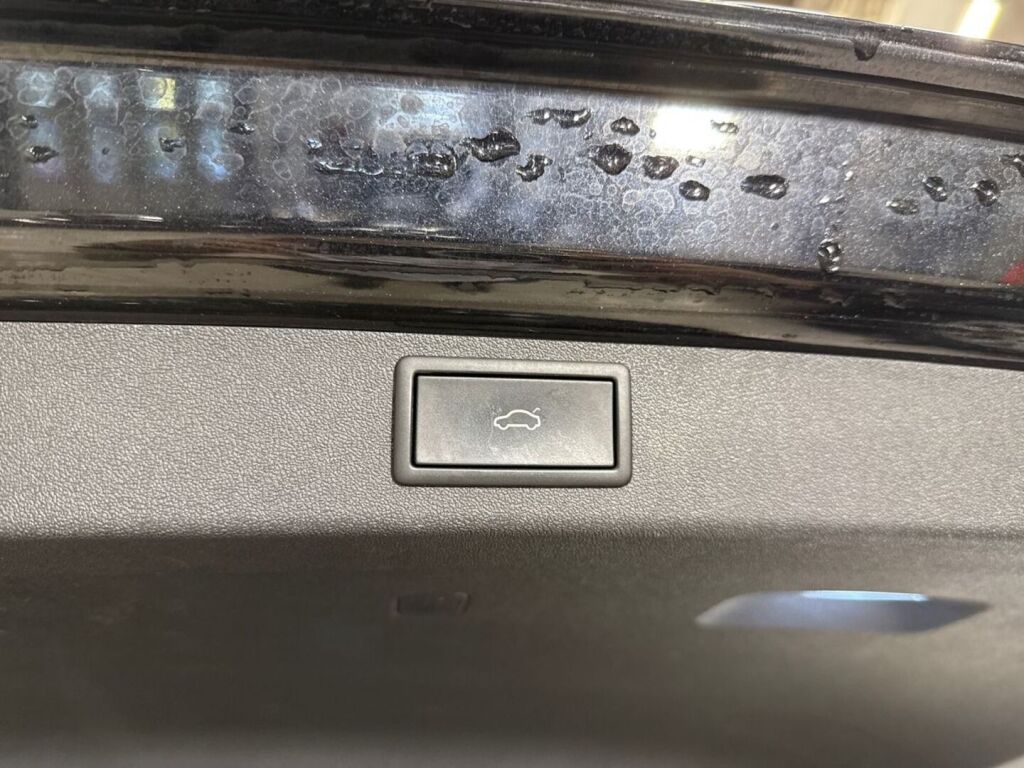 Skoda Enyaq 2025 Musta