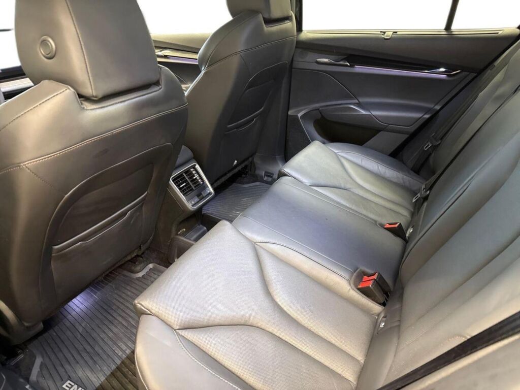 Skoda Enyaq 2025 Musta