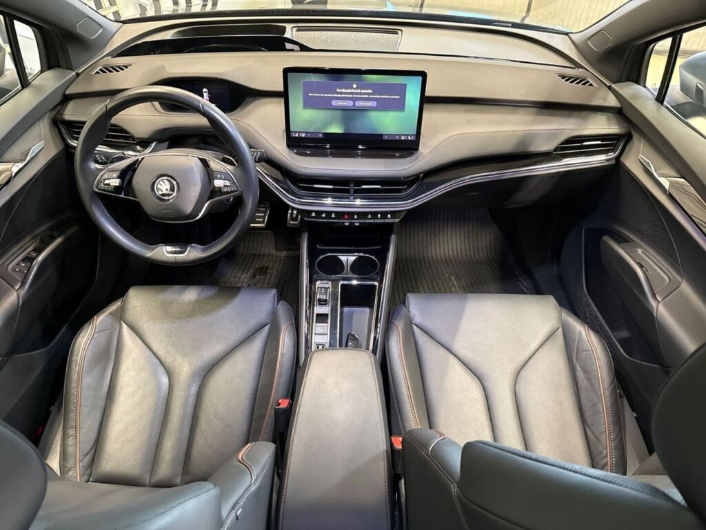 Skoda Enyaq 2025 Musta