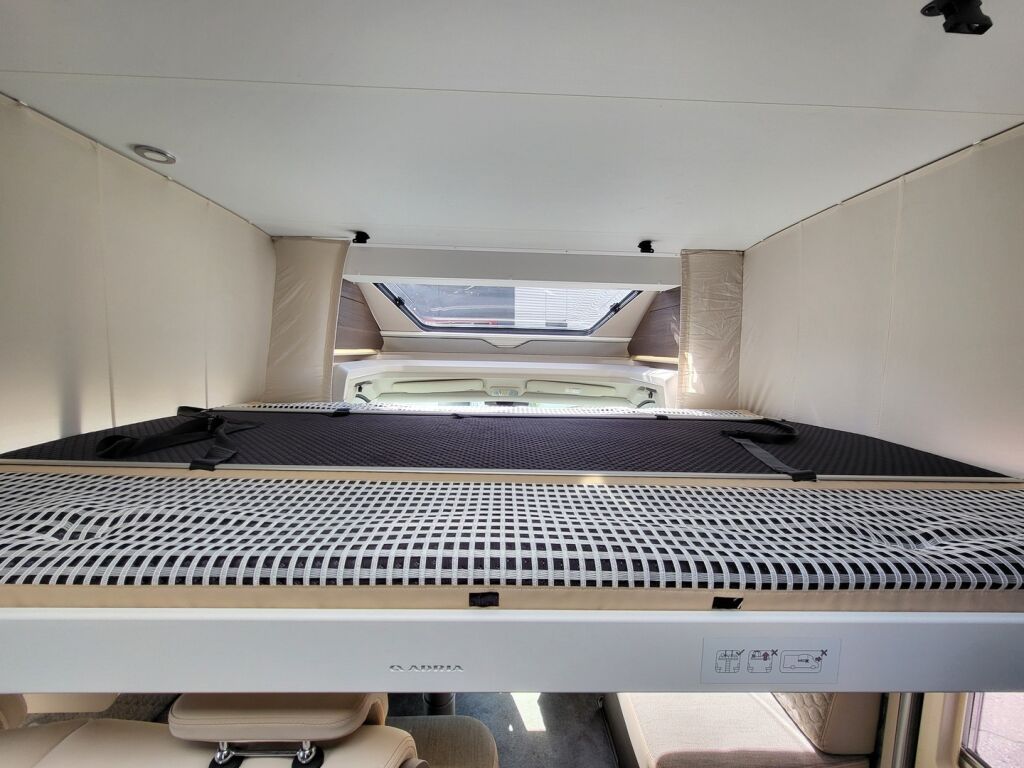 Adria MATRIX SUPREME 670 SL 2024 Harmaa