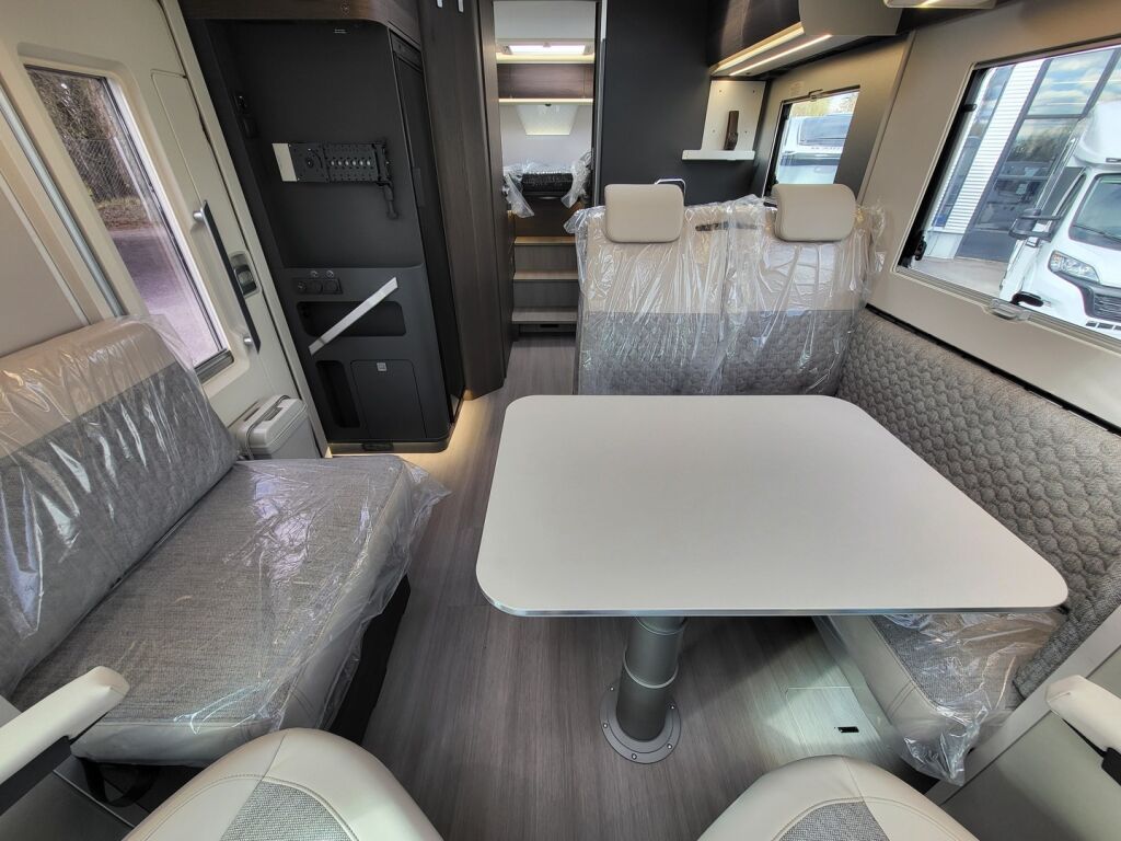 Adria MATRIX SUPREME 670 SL 2024 Harmaa
