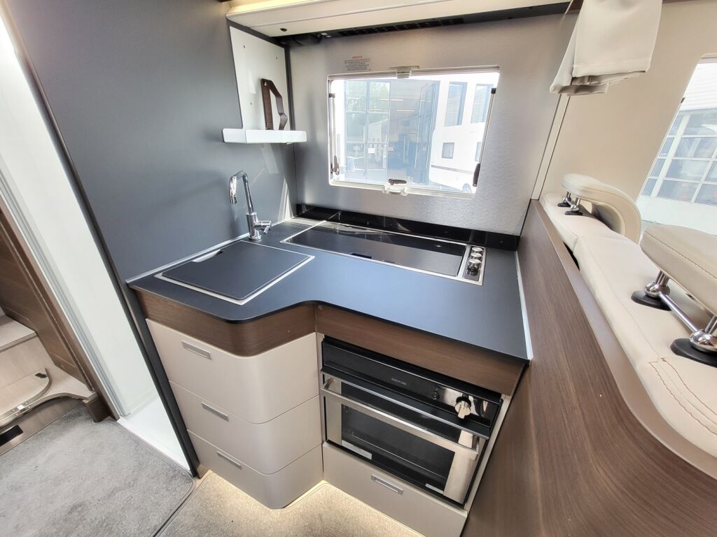 Adria MATRIX SUPREME 670 SL 2024 Harmaa
