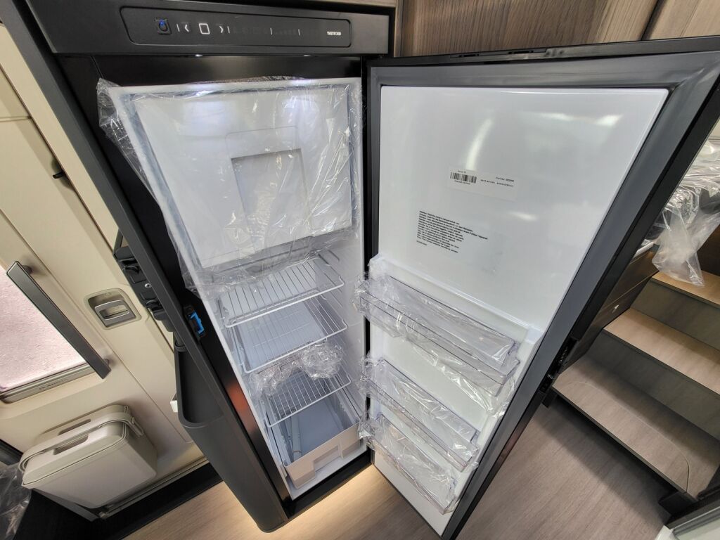 Adria MATRIX SUPREME 670 SL 2024 Harmaa
