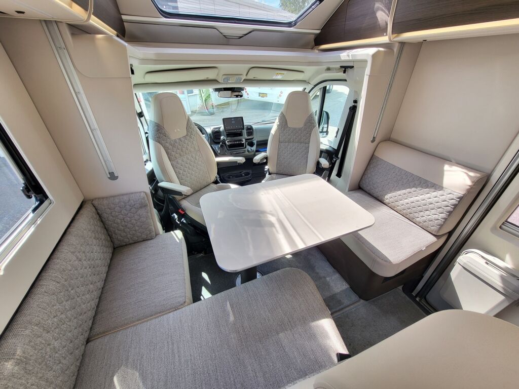 Adria MATRIX SUPREME 670 SL 2024 Harmaa