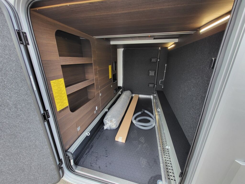 Adria MATRIX SUPREME 670 SL 2024 Harmaa