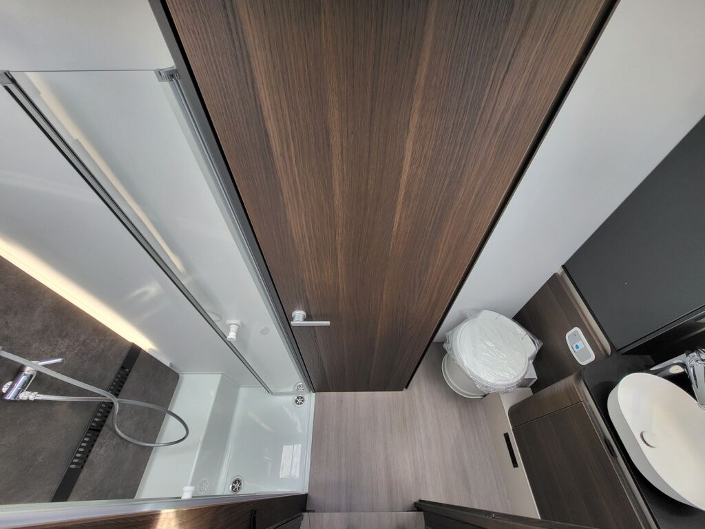 Adria MATRIX SUPREME 670 SL 2024 Harmaa