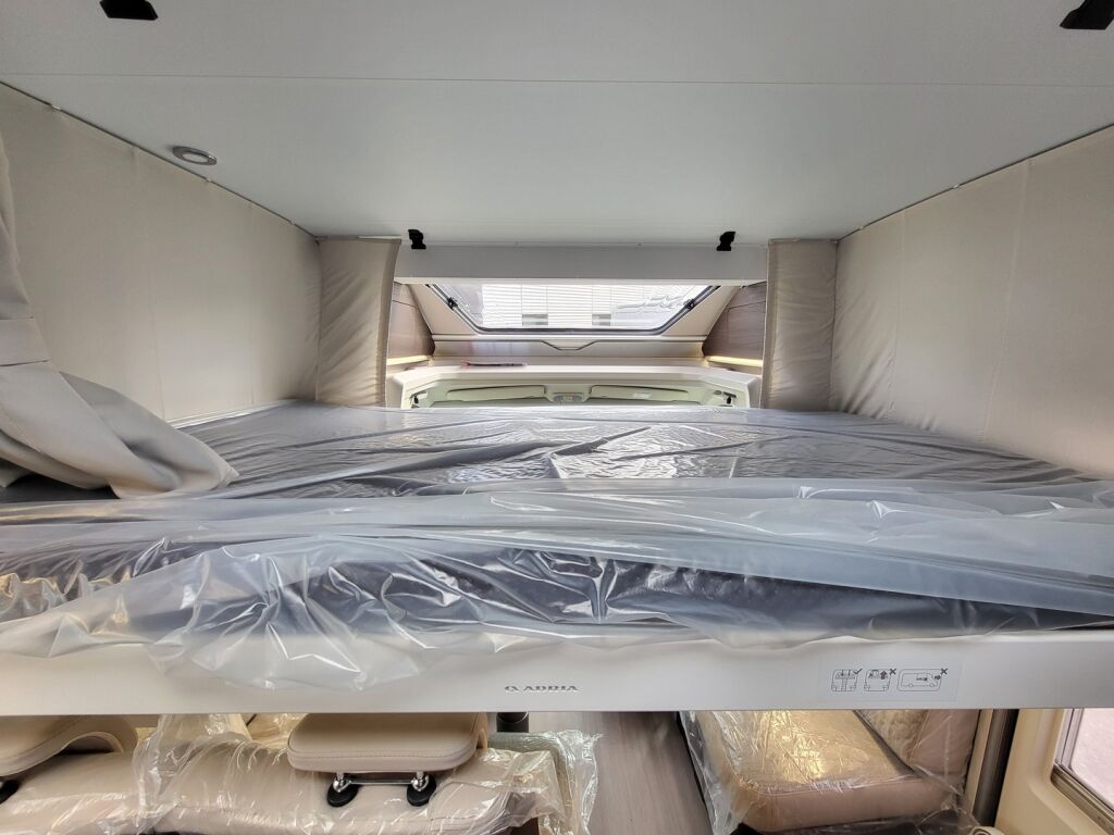 Adria MATRIX SUPREME 670 SL 2024 Harmaa