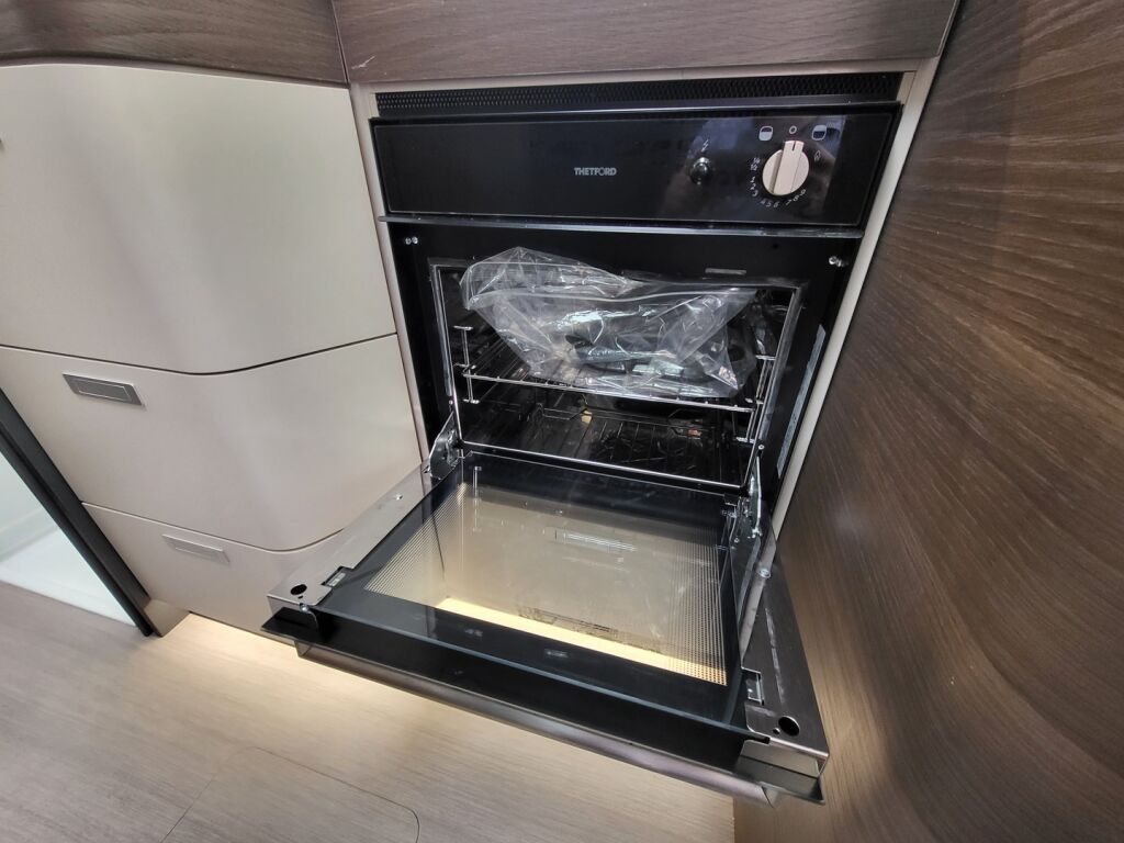 Adria MATRIX SUPREME 670 SL 2024 Harmaa