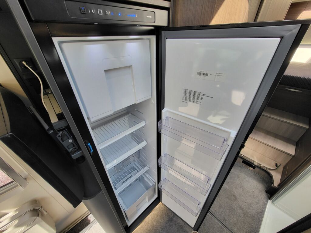 Adria MATRIX SUPREME 670 SL 2024 Harmaa