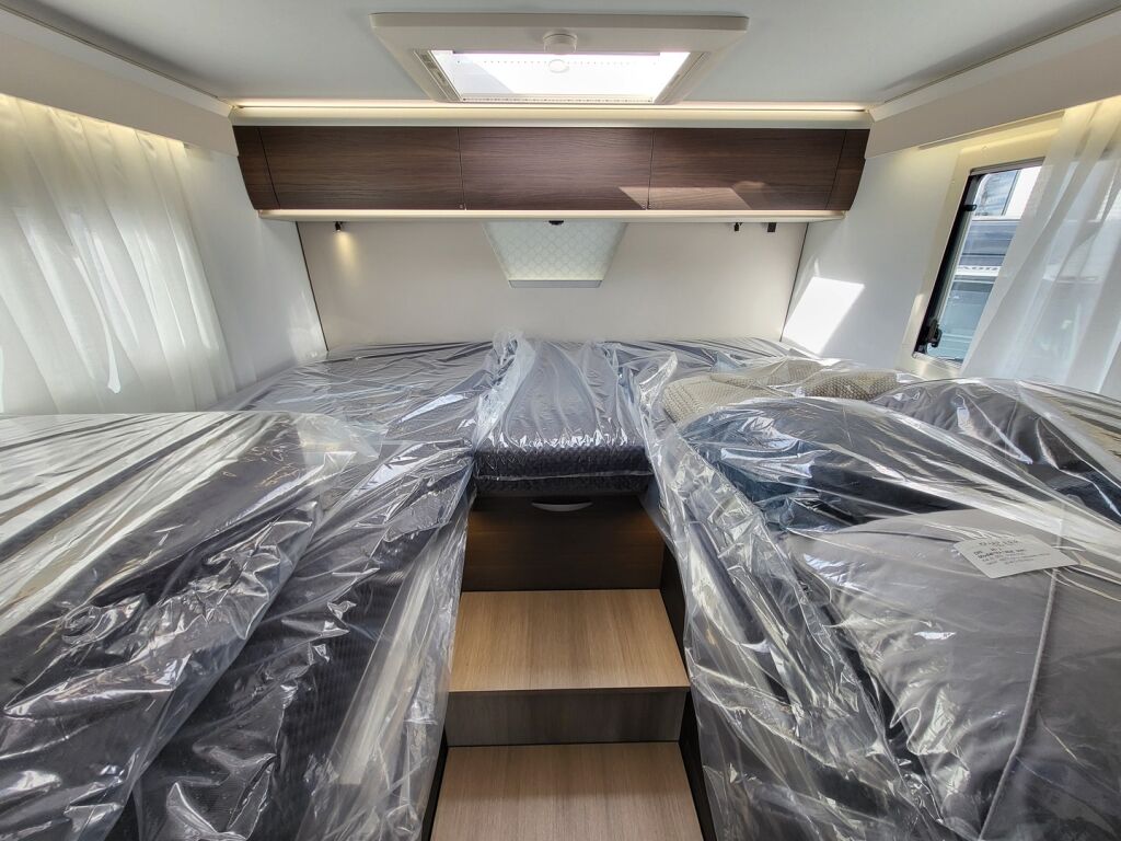 Adria MATRIX SUPREME 670 SL 2024 Harmaa