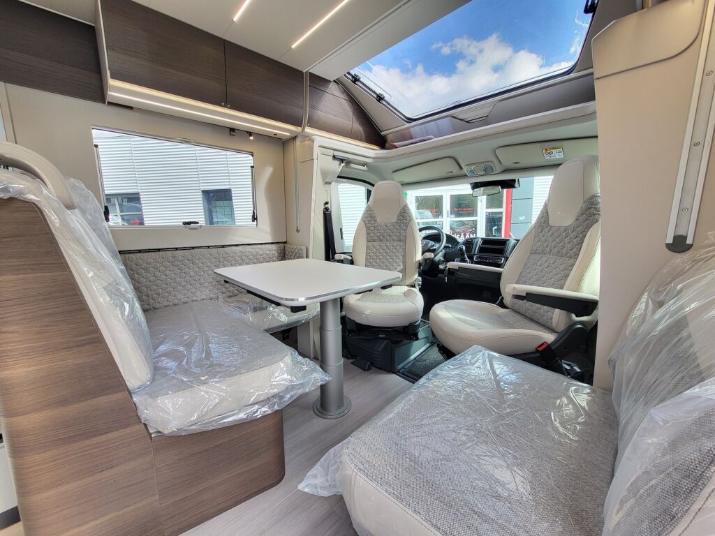 Adria MATRIX SUPREME 670 SL 2024 Harmaa