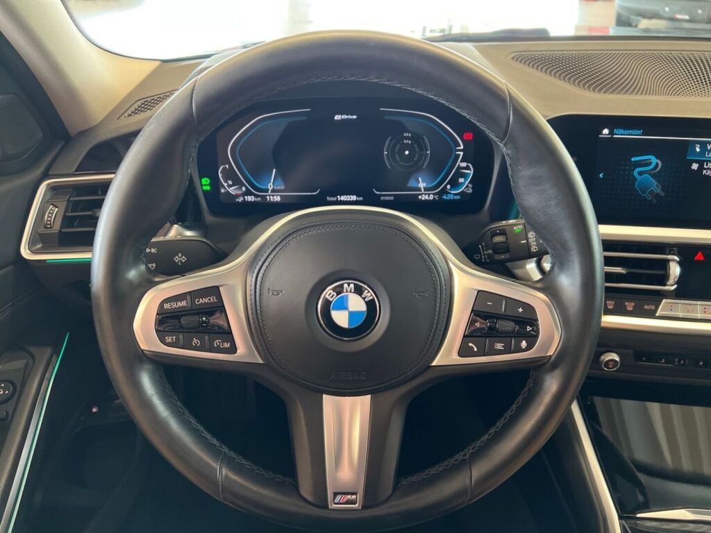 BMW 330 2021 Musta