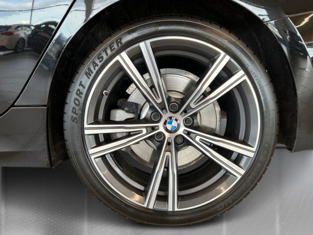BMW 330 2021 Musta